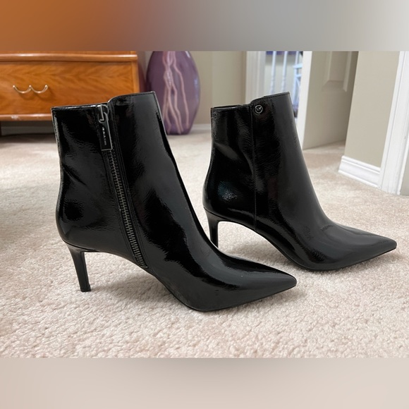 *New* Michael Kors ‘Alina’ flex booties - size 6 - Picture 3 of 8